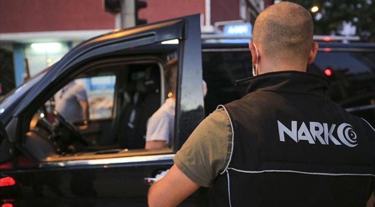 Konak&rsquo;ta Narko Alan Operasyonu: 104 Bin Sentetik Madde Ele Ge&ccedil;irildi