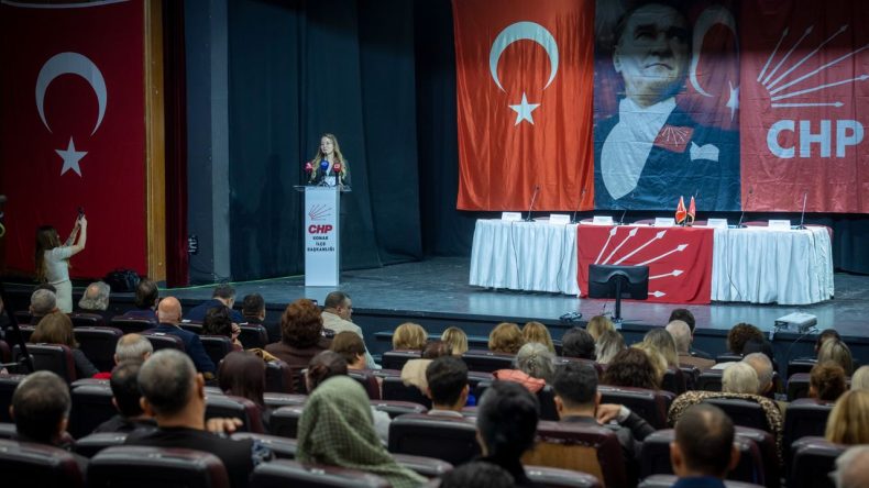 Konak&rsquo;ta Romanlar &Uuml;zerine Panel: Toplumsal Eşitlik ve Demokrasi Teması &Ouml;ne &Ccedil;ıktı