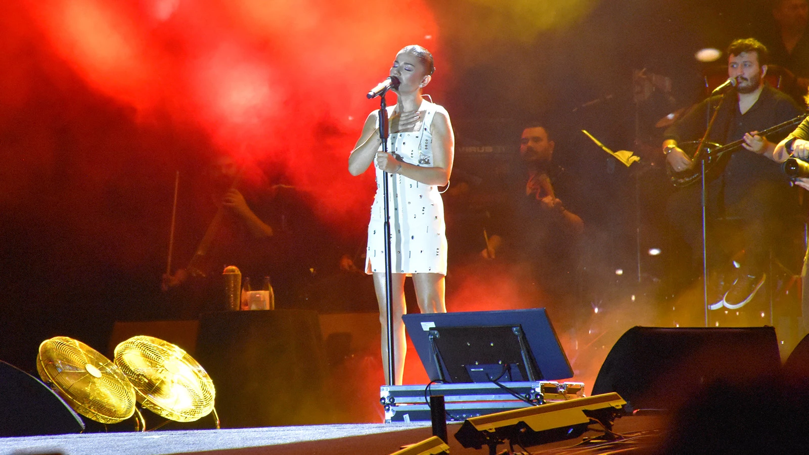 Kultur Yolu Festivalinde Merve Ozbey Ruzgari Xelp