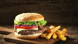 K&uuml;resel Hamburger Endeksi: Bir Hamburger İ&ccedil;in 2 Saat &Ccedil;alışma Gerekiyor