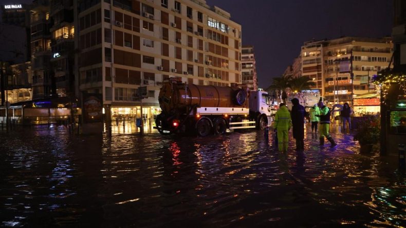 Lodos Deniz Seviyesini Y&uuml;kseltti: 85 Santimetreye Ulaştı