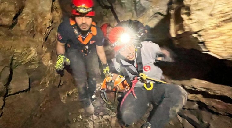 Mağarada 9 Saatlik Kurtarma Operasyonu: 26 Yaşındaki &Ouml;ğrenci Yaralı Olarak Kurtarıldı