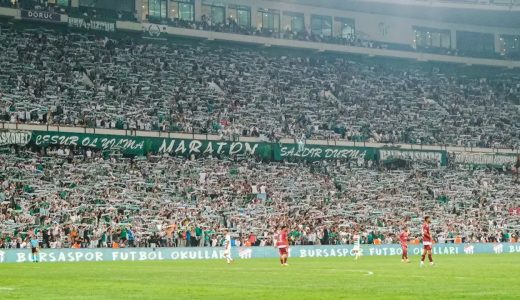 Menemen Taraftarından Bursaspor&rsquo;a Trib&uuml;n Jestİ!