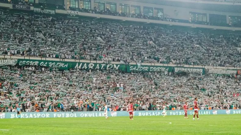 Menemen Taraftarından Bursaspor&rsquo;a Trib&uuml;n Jestİ!