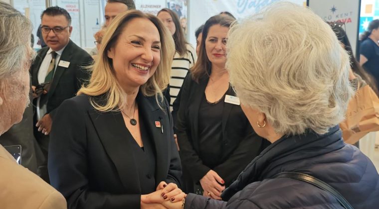 Nazlıaka İzmir&rsquo;deki fuarda konuştu: Yaşlı bakımında insan onuru &ouml;nceliğimiz