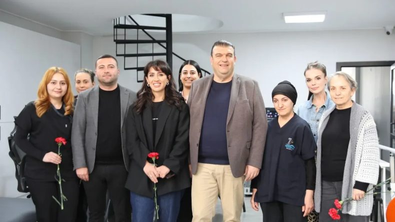 Seferihisar Belediyesi'nden &Uuml;retici Kadınlara Dijital Destek!