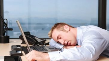 Uyuduğu Gerek&ccedil;esiyle İşten &Ccedil;ıkarıldı, Mahkeme İade Kararı Verdi