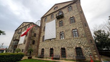 Vakıflar'ın El Koyma Girişimine Tepki: Meslek Fabrikası'nda Atat&uuml;rk'&uuml;n İmzası Sergileniyor