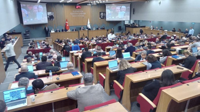 Yeşil Alan Talebine Rağmen Oy Birliğiyle Ge&ccedil;ti: Basmane&rsquo;ye 84 Metrelik Onay!