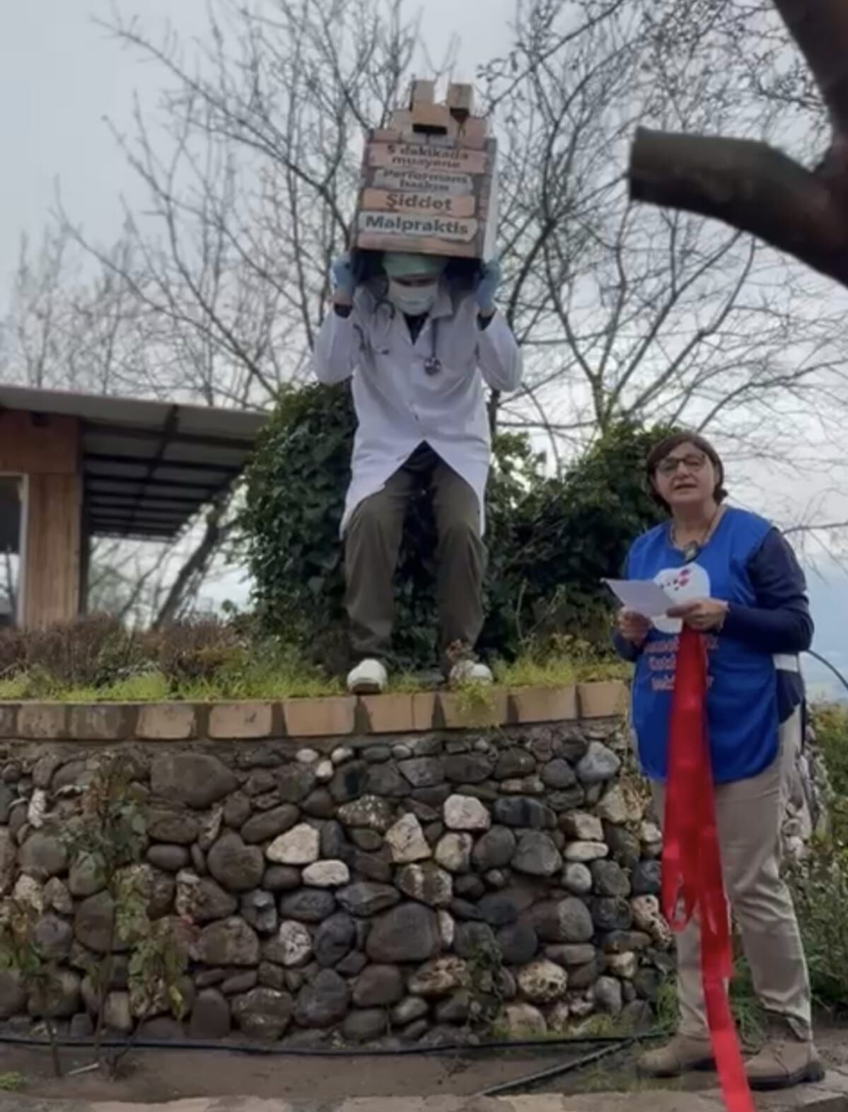 Emekçi Hekimler Anıtı