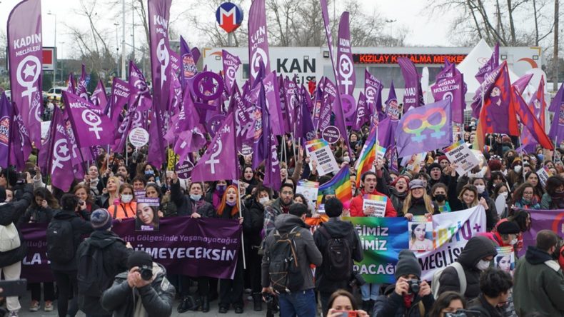 8 Mart&rsquo;ta kadınlar sokakta: İzmir&rsquo;in buluşma adresi Alsancak