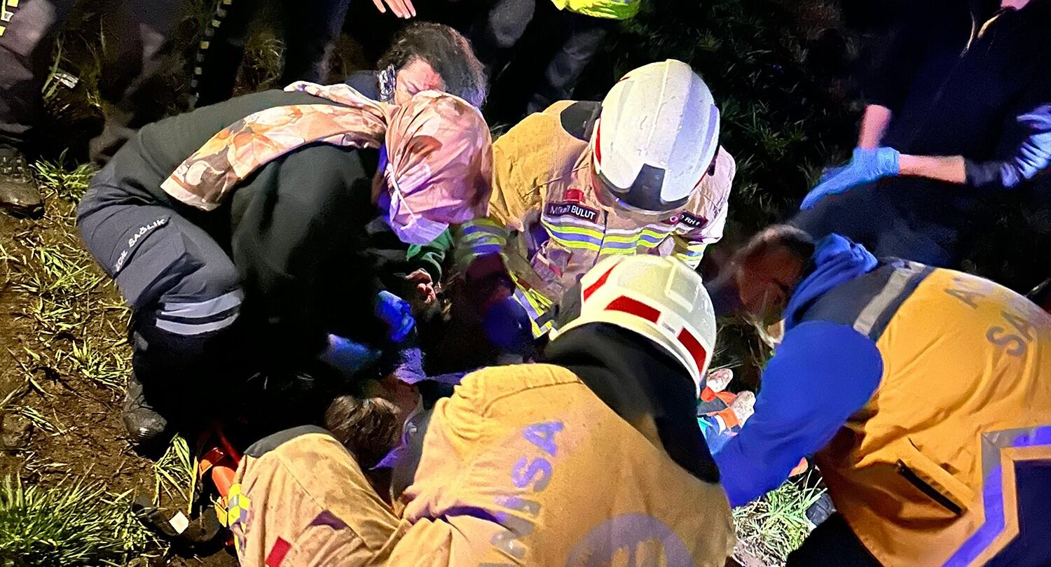 kaza sonrası devrilen otomobil