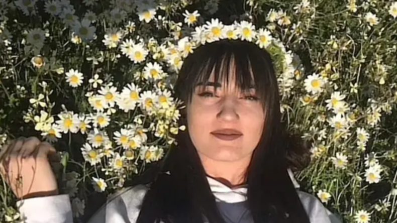 Aslıhan Sinem &Ccedil;i&ccedil;ek'in &ouml;l&uuml;m&uuml;ne ilişkin yargılama s&uuml;r&uuml;yor: 2 sanık tutuklu kalacak