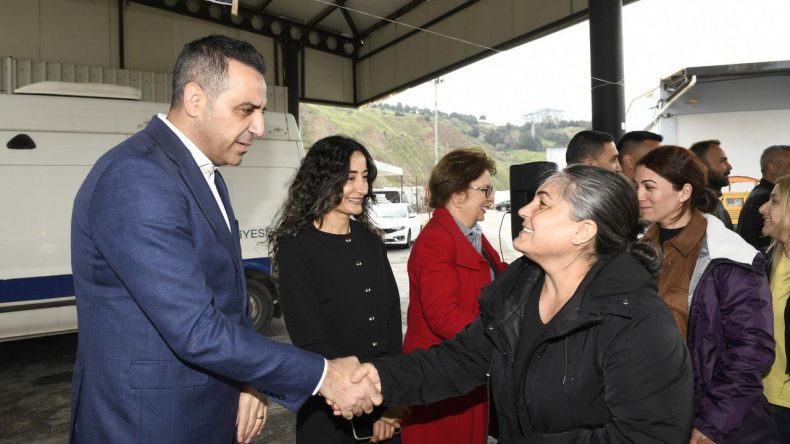 Başkan Yıldız personelle bayramlaştı: En b&uuml;y&uuml;k g&uuml;c&uuml;m&uuml;z &ccedil;alışanlarımız