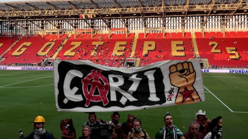 Beşiktaş taraftar grubu &ccedil;Arşı'dan G&ouml;ztepe a&ccedil;ıklaması: O kişiler ma&ccedil;a giriş yapamayacak…