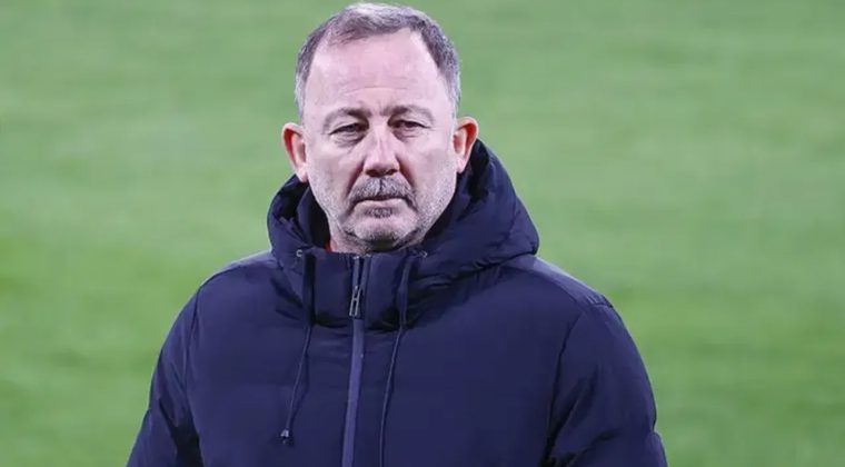 Beşiktaş&rsquo;ta yeniden yapılanma: Sergen Yal&ccedil;ın, 8 futbolcuyu sildi!