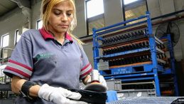 İş&ccedil;ilerin maaşı eriyor: Ayın 8 g&uuml;n&uuml; enflasyona &ccedil;alıştı