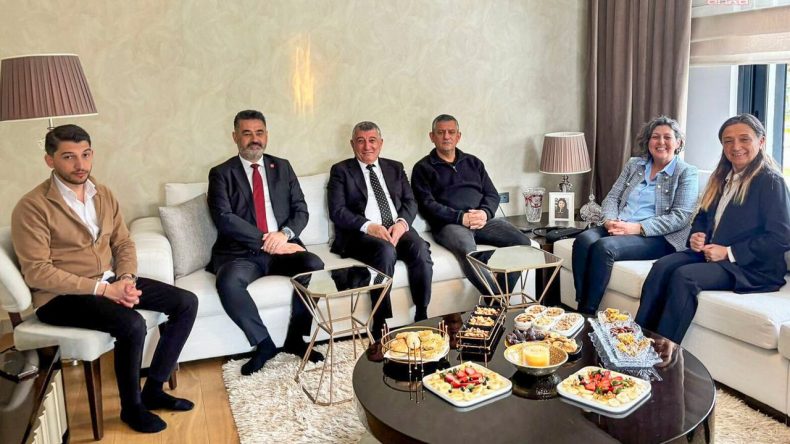 CHP Genel Başkanı &Ouml;zg&uuml;r &Ouml;zel'den İzmir'de bayram ve taziye ziyareti…
