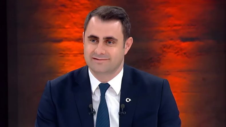 CHP İzmir İl Başkan Yardımcısı&rsquo;ndan imalı paylaşım: Ben de AKP iktidarına son vermek i&ccedil;in yaratıldım!