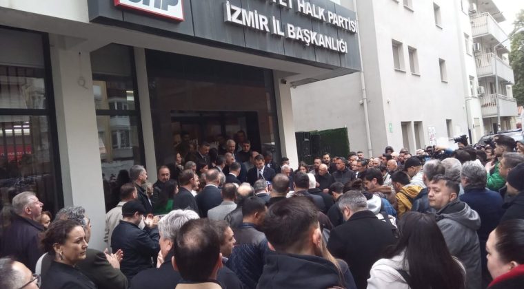 CHP İzmir'de Bayramlaşma: Tahliye Krizi ve 19 Mart Tepkisi