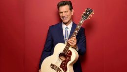 Chris Isaak İzmir'de konser verecek!