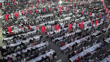 Efes Sel&ccedil;uk&rsquo;ta dayanışma sofrası: Ramazan kardeşliktir