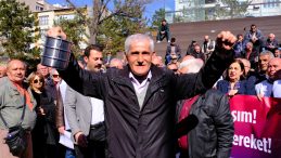 Emekliler isyanda: İftar &ccedil;adırından sefer tasıyla evdeki &ccedil;ocuklara yemek g&ouml;t&uuml;r&uuml;yorum