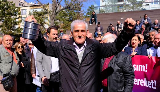 Emekliler isyanda: İftar &ccedil;adırından sefer tasıyla evdeki &ccedil;ocuklara yemek g&ouml;t&uuml;r&uuml;yorum