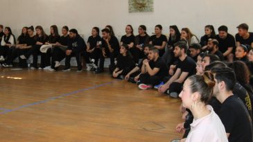 E&Uuml;&rsquo;den 'Beden, Mekan ve Sorumluluk' s&ouml;yleşisi: Sahne &Uuml;zerinden Sahne Arkasına