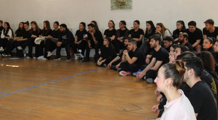 E&Uuml;&rsquo;den 'Beden, Mekan ve Sorumluluk' s&ouml;yleşisi: Sahne &Uuml;zerinden Sahne Arkasına