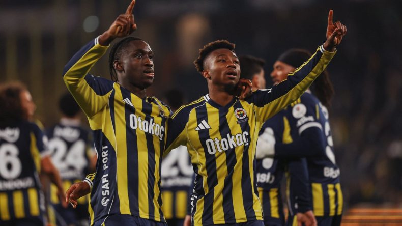 Fenerbah&ccedil;e 3 puanı 4 golle aldı: Gaziantep'i evinde yendi