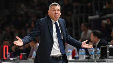 Fenerbah&ccedil;e Başantren&ouml;r&uuml; Sarunas Jasikevicius Dubai'de mahsur kaldı!