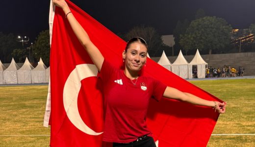 İspanya'dan 8 Mart'ta gururla d&ouml;nd&uuml;: İzmirli atlet Aysel &Ouml;nder d&uuml;nya şampiyonu oldu