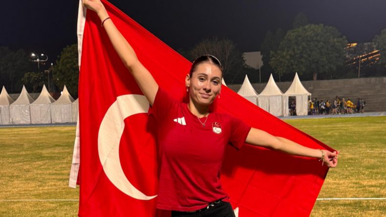 İspanya'dan 8 Mart'ta gururla d&ouml;nd&uuml;: İzmirli atlet Aysel &Ouml;nder d&uuml;nya şampiyonu oldu