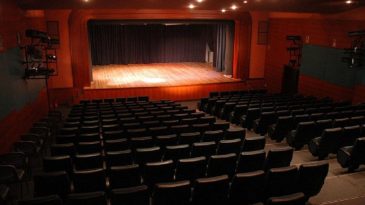 İzBBŞT&rsquo;de dikkat &ccedil;eken oyun: Y&uuml;cel Erten&rsquo;in &ccedil;evirisiyle Arturo Ui