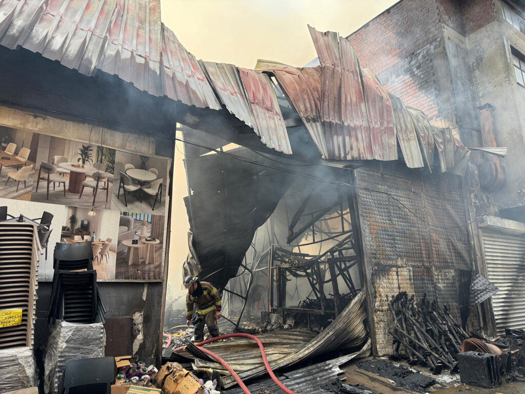 İzmir'de çıkan yangın anı