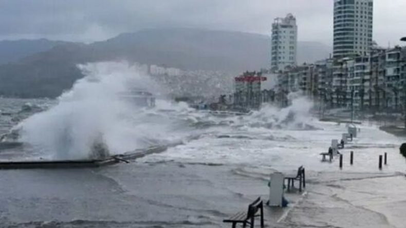 İzmir i&ccedil;in sarı kod verildi: Yağış ve fırtına geliyor