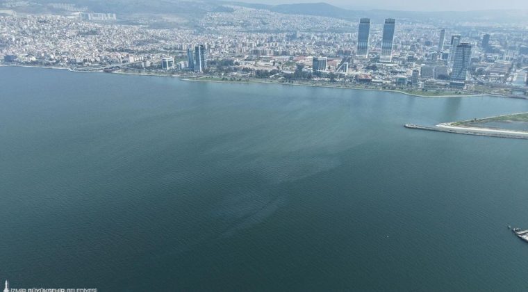 İzmir K&ouml;rfezi Kirletiliyor: Kasım Ayından Bu Yana 8 Kez Yaşandı