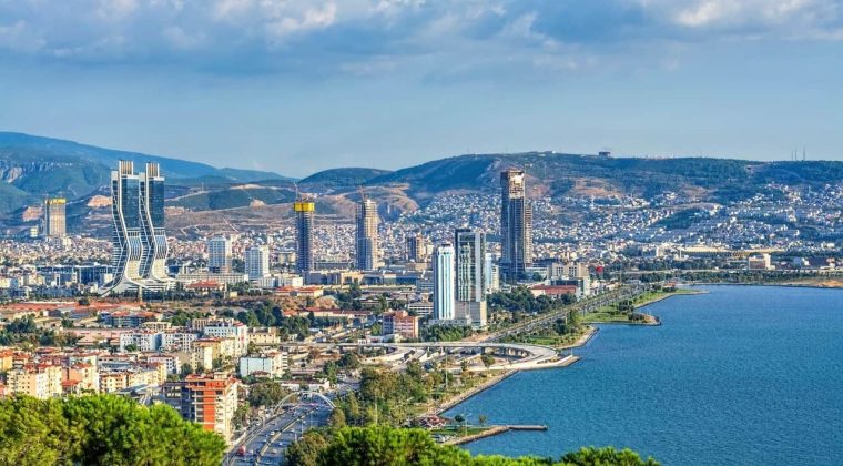 İzmir'de konut satışları şubat ayında da arttı: İlk sırada o il&ccedil;e var