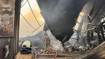 İzmir'de Korkutan Yangın: 3 At&ouml;lye ve 2 Depoda Yangın!