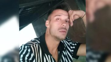 İzmir'de sokakta bı&ccedil;aklanan m&uuml;zisyen Emre Duman hayatını kaybetti: 5 kişi g&ouml;zaltında