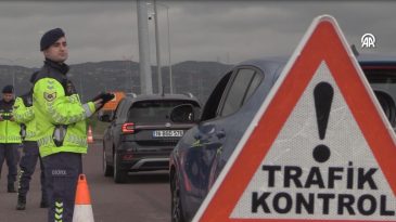 İzmir'e bayram trafiği başladı: Yollar yarın daha kalabalık olacak