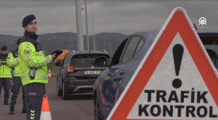 İzmir'e bayram trafiği başladı: Yollar yarın daha kalabalık olacak