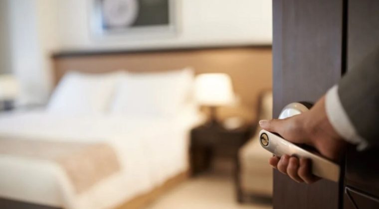 İzmir&rsquo;in o belediyesinden konaklama işletmelerine kritik uyarı: Son g&uuml;n 31 Mayıs