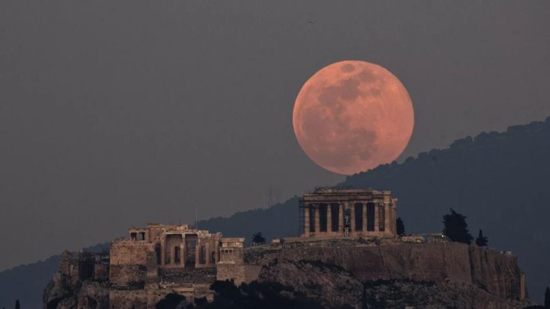 İzmir’de 1 Nisan’da tüm gözler gökyüzüne çevrilecek: Pembe dolunay sosyal medyada gündem oldu