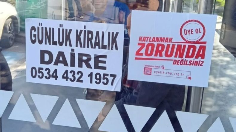 İzmir&rsquo;de duraklarda g&uuml;nl&uuml;k kiralık daire ilanları: Emlak&ccedil;ılar dolandırıcılığa karşı uyardı!