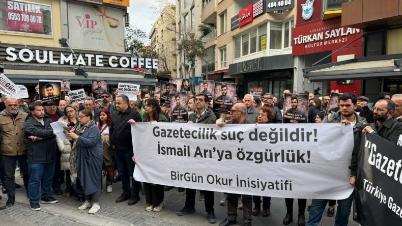 İzmir&rsquo;de İsmail Arı tepkisi: Gazetecilik su&ccedil; değildir, susturamazsınız