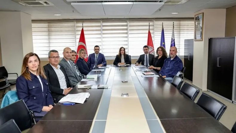 İzmir&rsquo;de sokak hayvanları i&ccedil;in dev proje: &Uuml;&ccedil; belediyeden ortak adım