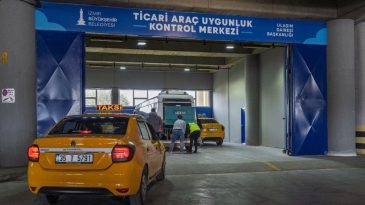 İzmir&rsquo;de taksi ve minib&uuml;slerin kontrolleri bu merkezden yapılıyor