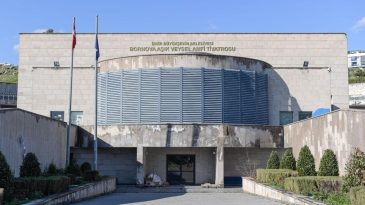 İzmir&rsquo;de yaz akşamlarının sembol mekanı: Aşık Veysel Amfi Tiyatro yeni sezona yenilenerek giriyor